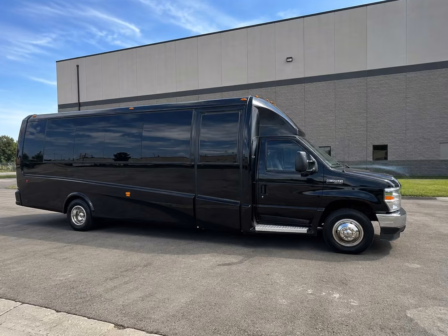 henderson 15 passenger minibus rental